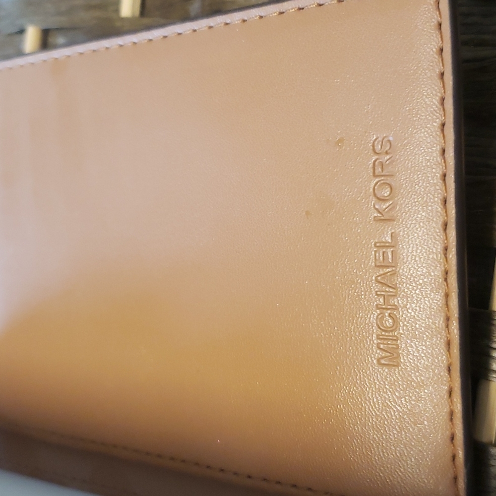 Michael Kors Jetset Passport Cover - Picture 4 of 4